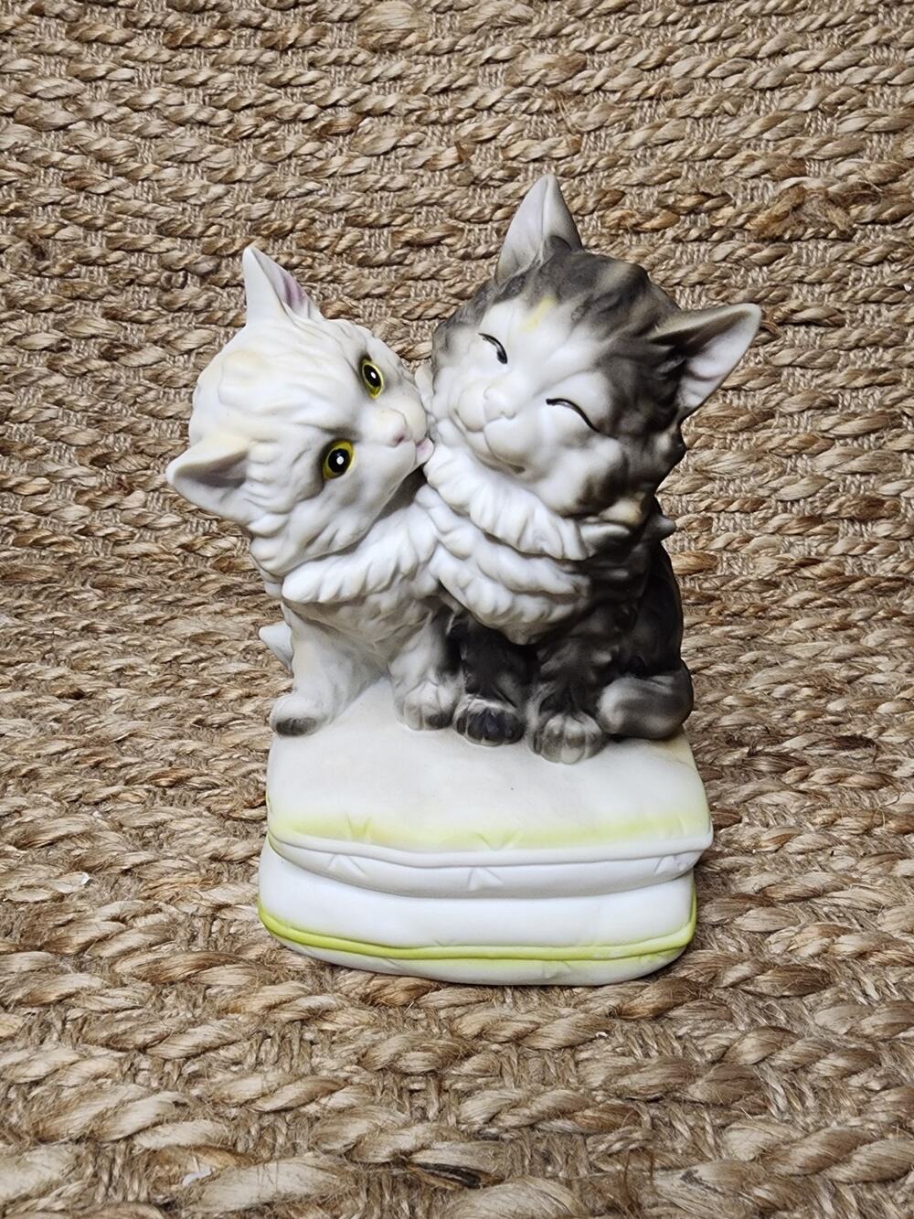 Vintage Rare Mann Porcelain Music Box PERSIAN KITTENS on Pillow Licking